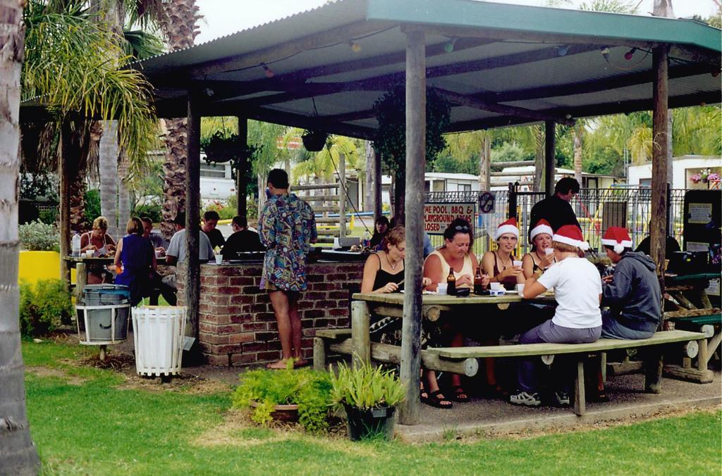 Batemans Bay Holiday Park & Hostel Екстер'єр фото